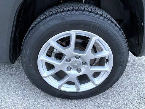 Used 2021 Jeep Renegade Latitude image 22