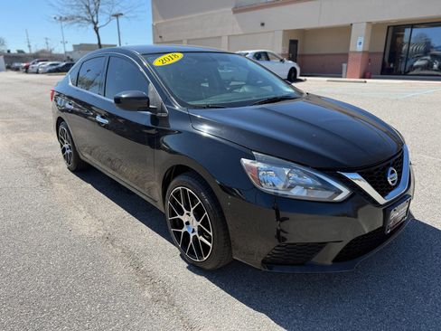 Used 2018 Nissan Sentra S image 5