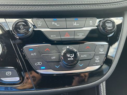 New 2026 Chrysler Pacifica Limited w/ S Appearance Package image 42