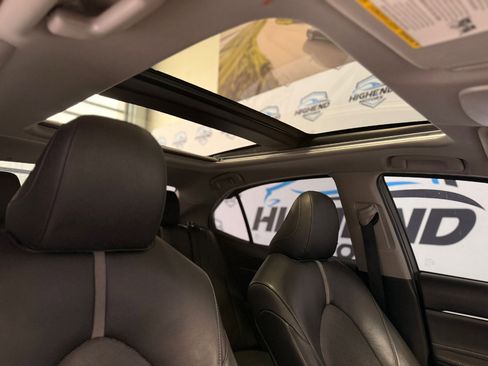 Used 2018 Toyota Camry XSE image 25