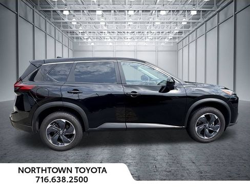 Used 2025 Nissan Rogue SV AWD/4WD image 21