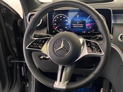 Used 2024 Mercedes-Benz GLC 300 4MATIC image 16