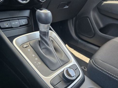 Used 2025 Hyundai Venue SEL image 20