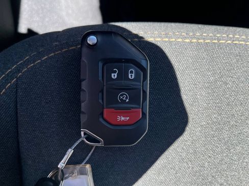 Used 2025 Jeep Wrangler Unlimited Sahara AWD/4WD image 24