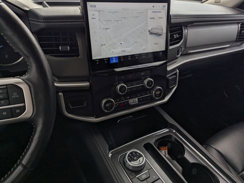 Used 2024 Ford Expedition XLT image 11