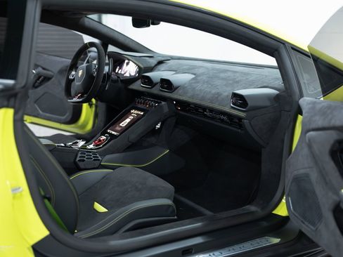 Used 2024 Lamborghini Huracan Sterrato image 33