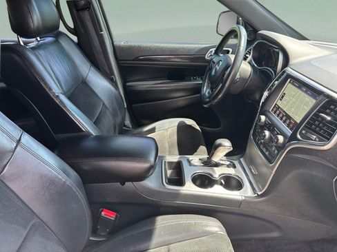 Used 2018 Jeep Grand Cherokee Laredo RWD image 27