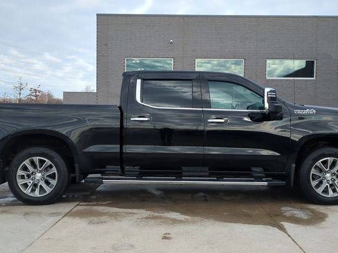 Used 2021 Chevrolet Silverado 1500 High Country w/ Technology Package image 8