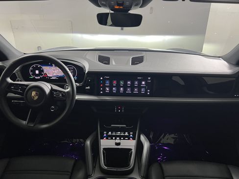 Certified 2025 Porsche Cayenne AWD/4WD image 13