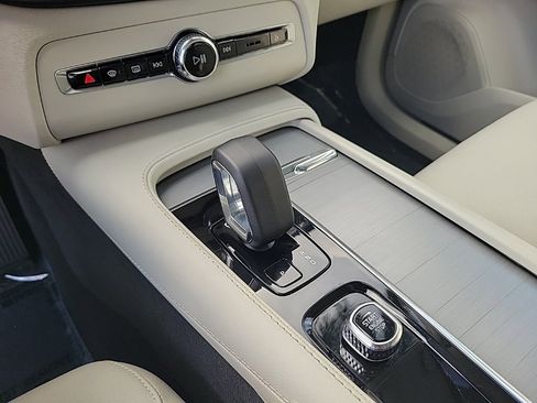 Used 2023 Volvo XC90 B5 Core w/ Protection Package Premier image 21