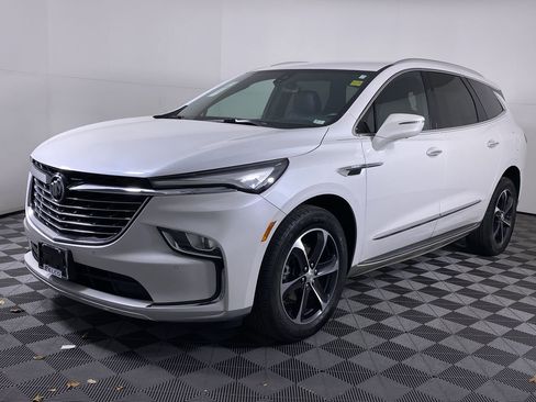 Certified 2022 Buick Enclave Premium w/ LPO, Touring Package image 18