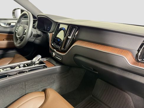 Certified 2023 Volvo XC60 B5 Ultimate w/ Climate Package image 31