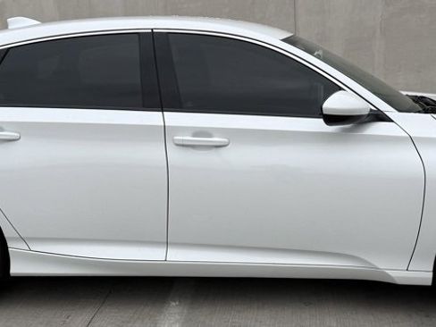 Used 2020 Honda Accord Sport image 3