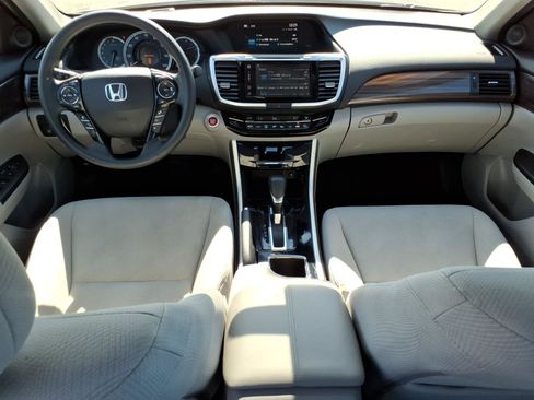 Used 2017 Honda Accord EX image 10