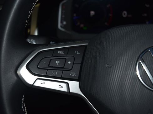 Used 2022 Volkswagen Atlas Cross Sport SEL image 9