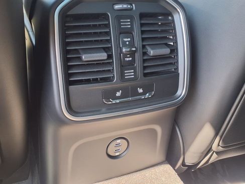 Certified 2025 Porsche Macan image 21