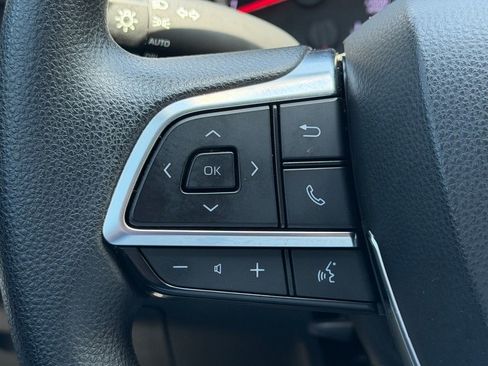 Used 2021 Toyota Highlander L FWD image 22