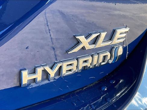 Used 2024 Toyota Camry XLE image 9