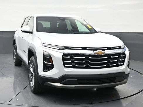 Used 2025 Chevrolet Equinox LT w/ Safety and Technology Package FWD image 7