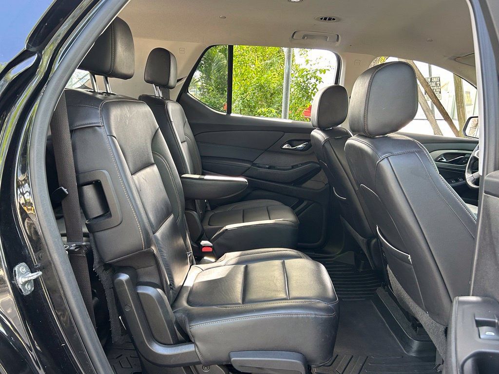 Used 2021 Chevrolet Traverse RS FWD image 42