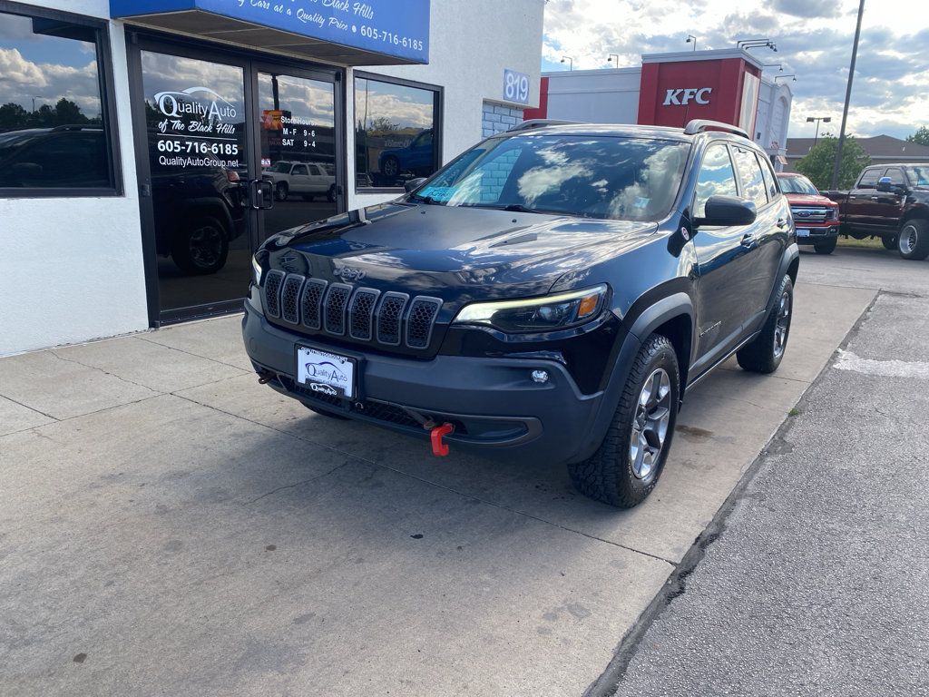 Used 2019 Jeep Cherokee Trailhawk AWD/4WD image 2