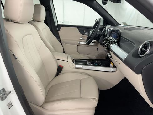 Used 2026 Mercedes-Benz GLB 250 image 30