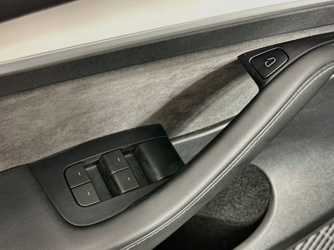 Used 2023 Tesla Model Y Performance AWD/4WD image 17