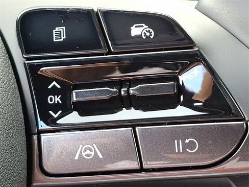 New 2025 Hyundai Elantra SEL image 12