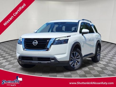 Certified 2025 Nissan Pathfinder SV image 1