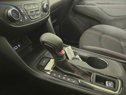 Certified 2022 Chevrolet Equinox RS w/ Infotainment Package image 24