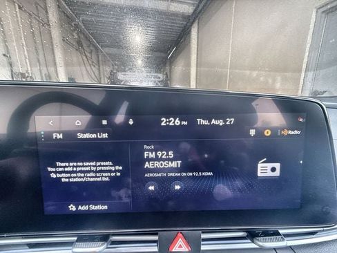 Used 2025 Hyundai Elantra Limited FWD image 16