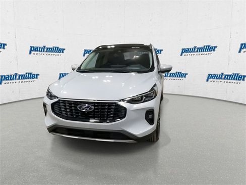 Used 2025 Ford Escape SE w/ PHEV Premium Package image 4