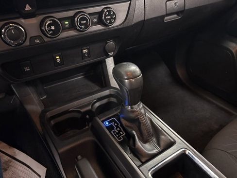 Certified 2017 Toyota Tacoma TRD Off-Road w/ Tow Package image 16