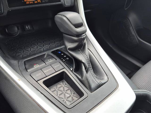 Used 2019 Toyota RAV4 LE FWD image 14