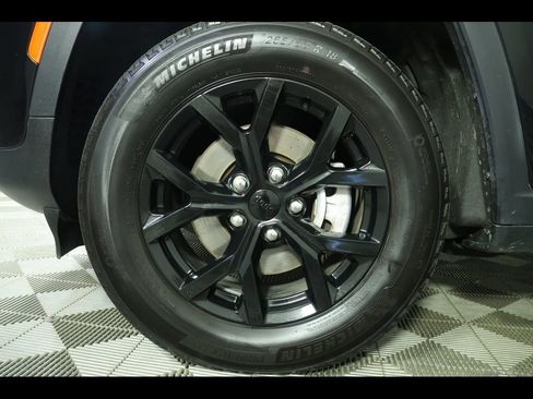 Used 2023 Jeep Grand Cherokee Altitude image 13