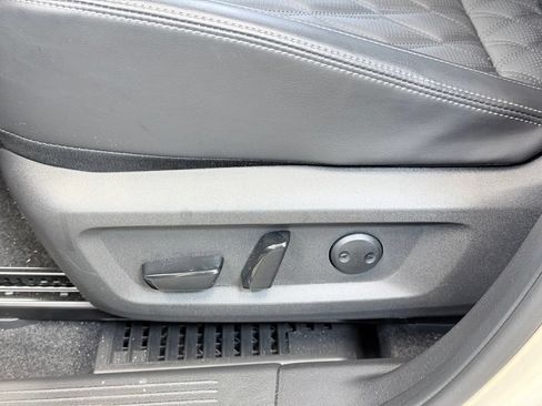 Used 2026 Nissan Rogue Platinum w/ Platinum Premium Package AWD/4WD image 12