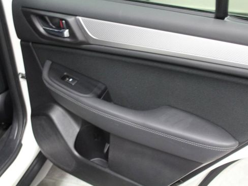 Used 2017 Subaru Outback 2.5i Premium image 24