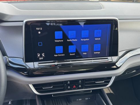 Used 2025 Volkswagen Atlas Peak Edition SE image 25