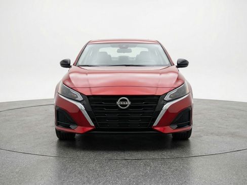 Used 2025 Nissan Altima 2.5 SV FWD image 2