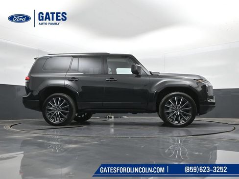 Used 2026 Lexus GX 550 w/ Accessory Package (2T) AWD/4WD image 47