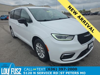 Used 2024 Chrysler Pacifica Touring-L