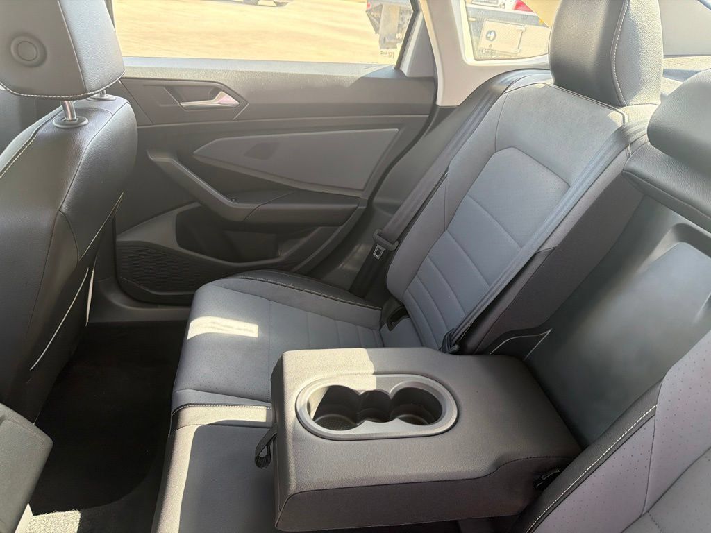 Used 2025 Volkswagen Jetta SE FWD image 24
