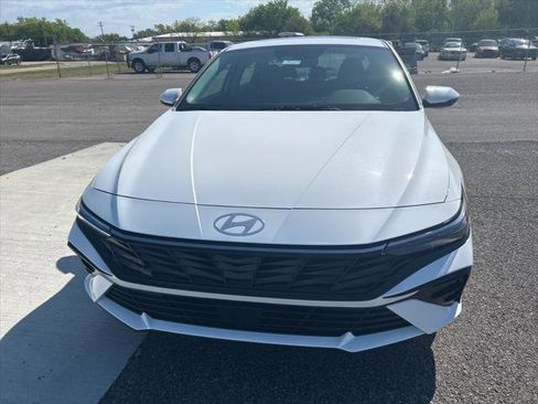 New 2026 Hyundai Elantra Limited FWD image 2