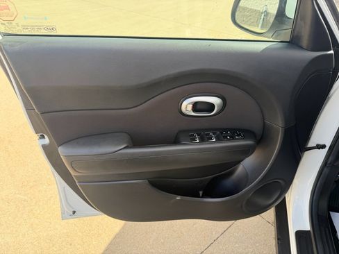 Used 2019 Kia Soul image 9