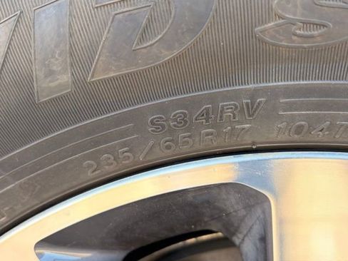 Used 2023 Chrysler Pacifica Limited w/ Uconnect Theater Family Group FWD image 7