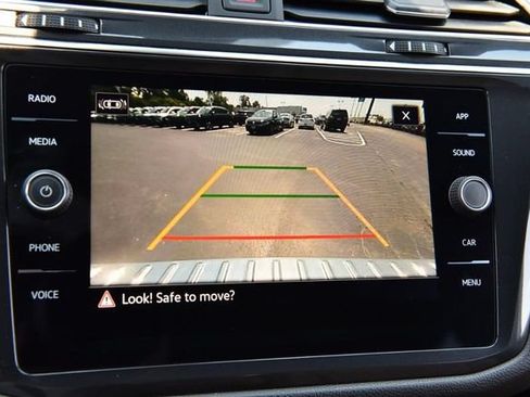 Certified 2023 Volkswagen Tiguan SE FWD image 12