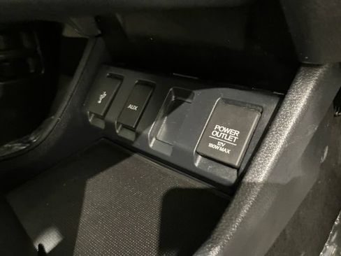 Used 2018 Honda HR-V LX image 40