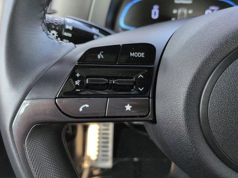 Used 2025 Hyundai Elantra Sport FWD image 21