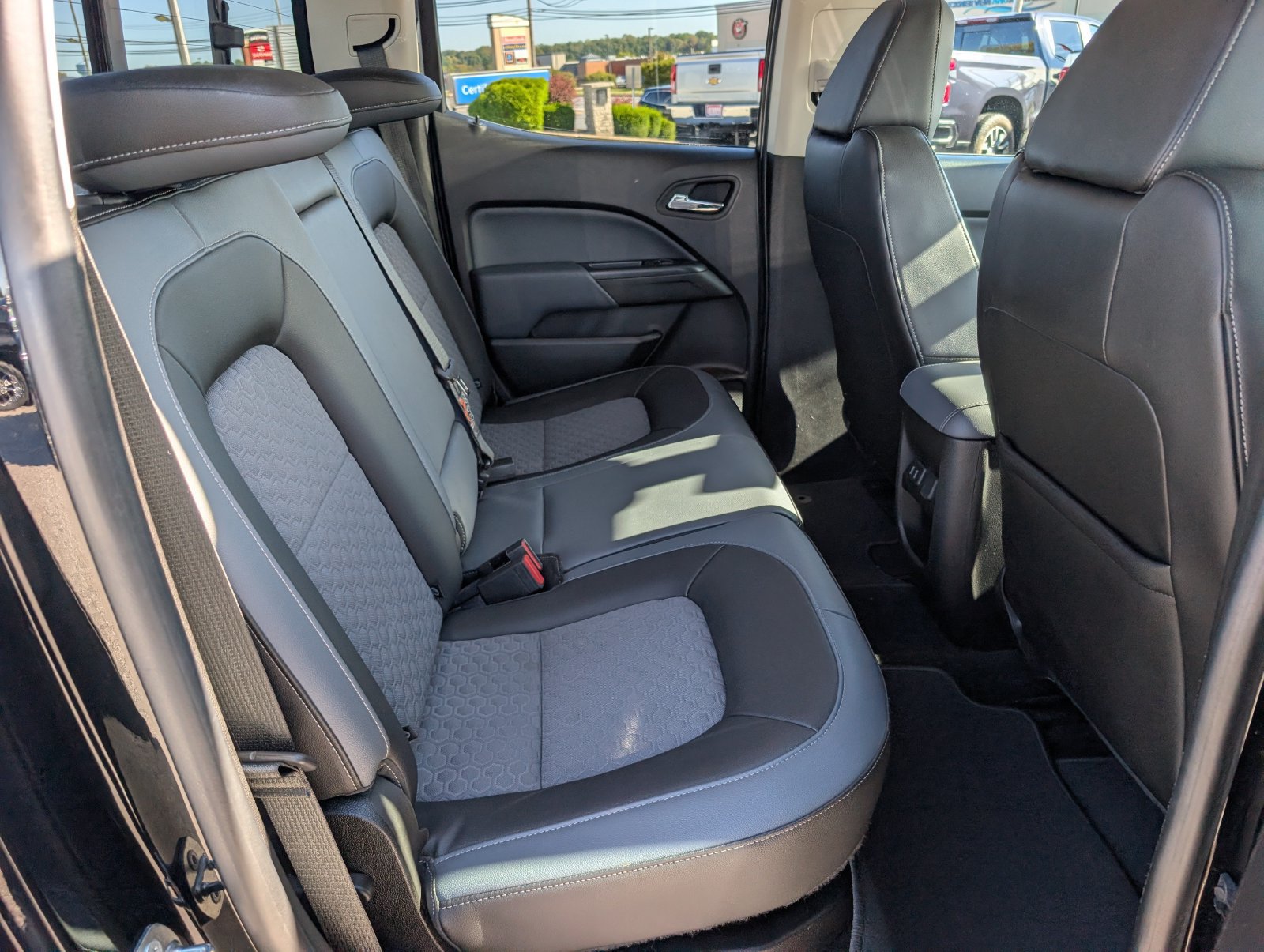 Used 2018 Chevrolet Colorado Z71 AWD/4WD image 13