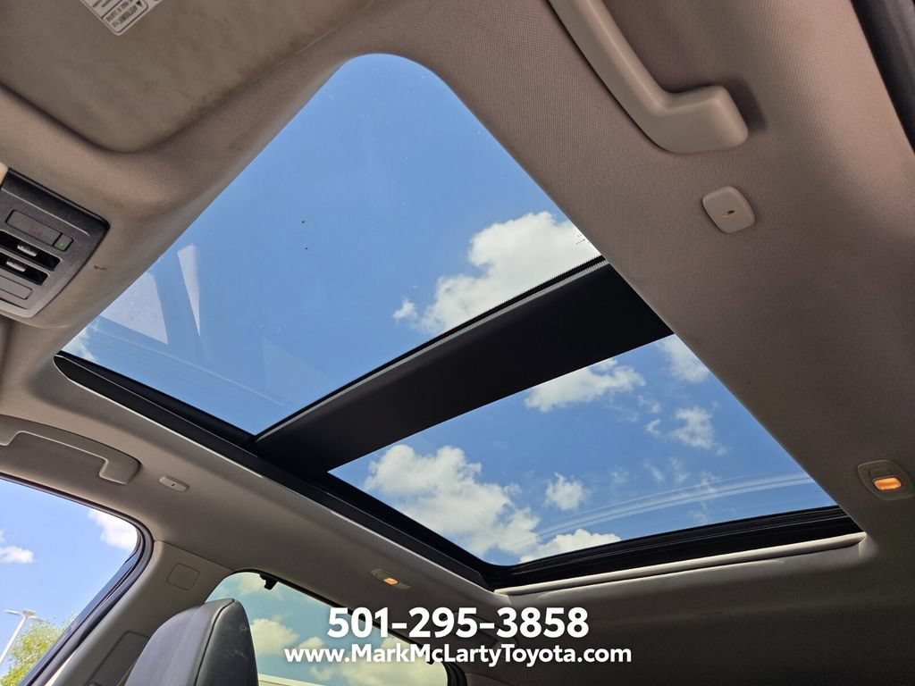 Used 2024 Nissan Rogue SV w/ SV Premium Package FWD image 17